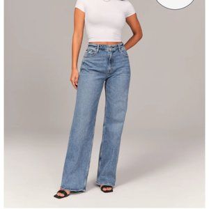 Abercrombie & Fitch Curve Love High Rise 90s Relaxed Jean - Size 33 (Size16)